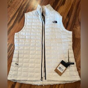 North face thermoball vest in vintage white size L